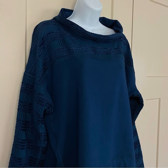 WORTH New York Blue Cowl Neck Long Sleeve Top Size Large - Picture 3 of 11
